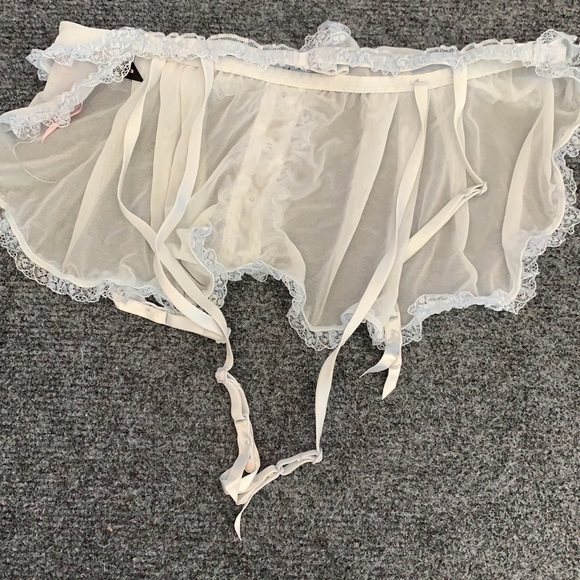 Victoria’s Secret Skirt Garter Belt - Picture 3 of 4